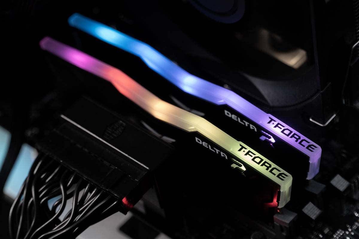 |步入32GB时代，十铨 3600 16GBx2套条开箱