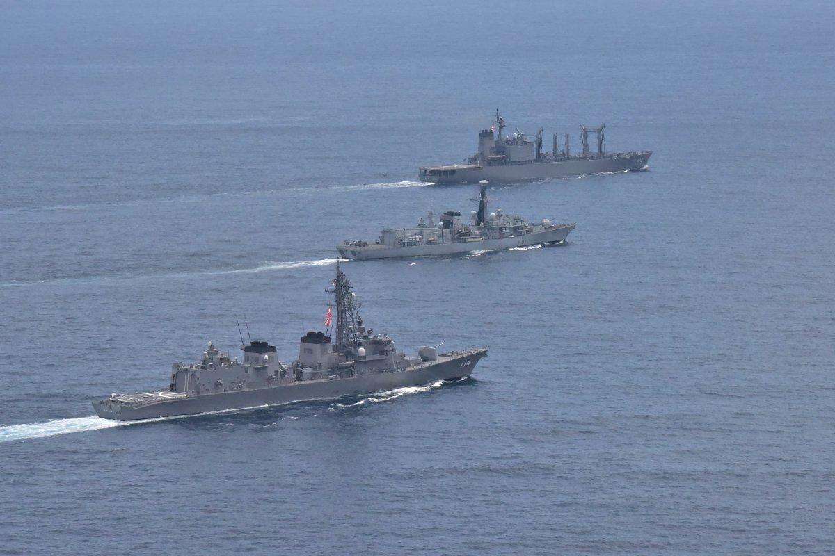 军舰▲又一国野心暴露,军舰直扑南海高调演习,专家:释放两大危险信号