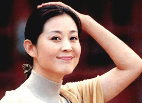 倪萍■60岁倪萍:曾和陈凯歌同居5年,先后嫁3任丈夫,现任老公也是导演