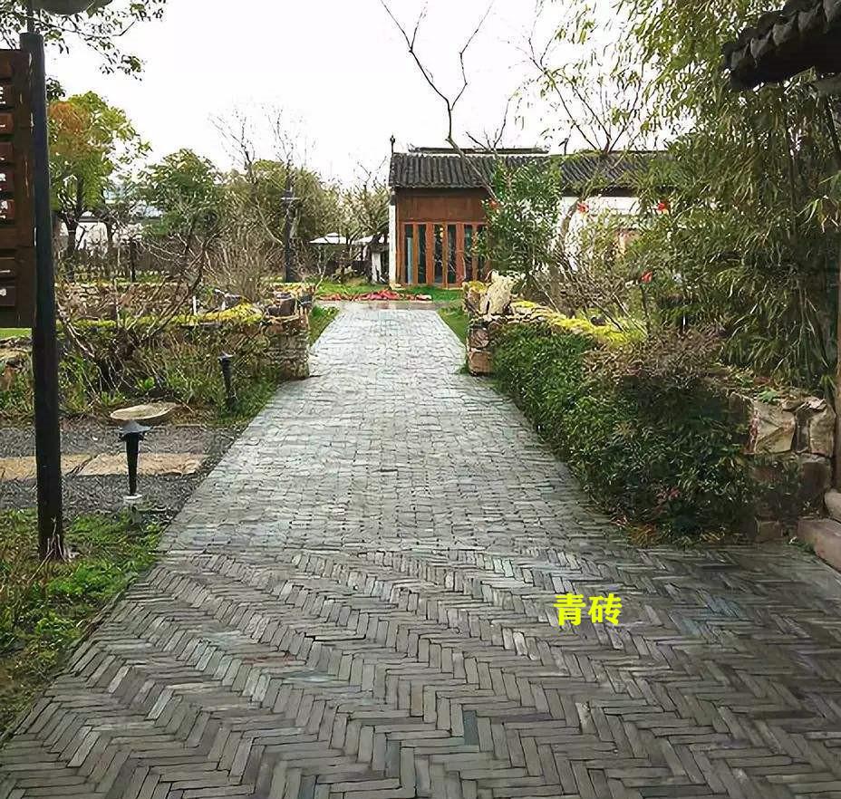|家里有个中式庭院，地面自然不能掉了档次，铺瓦片青石板就能美翻