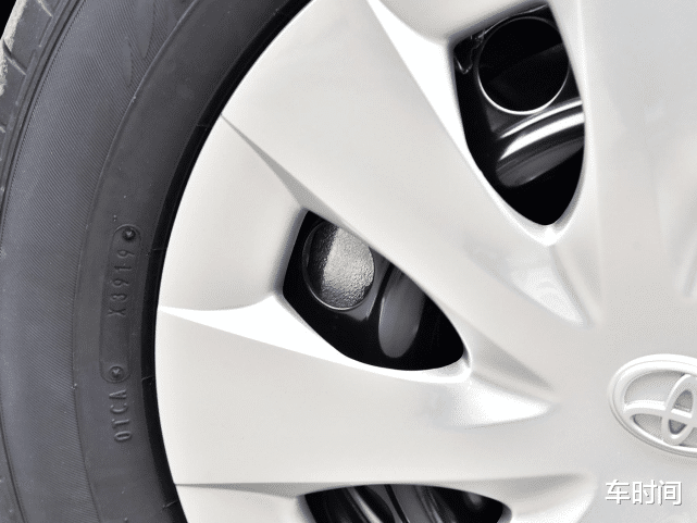 丰田威驰|真正的“百姓车王”！跌至7万多，号称10年开不坏，月薪5000养得起