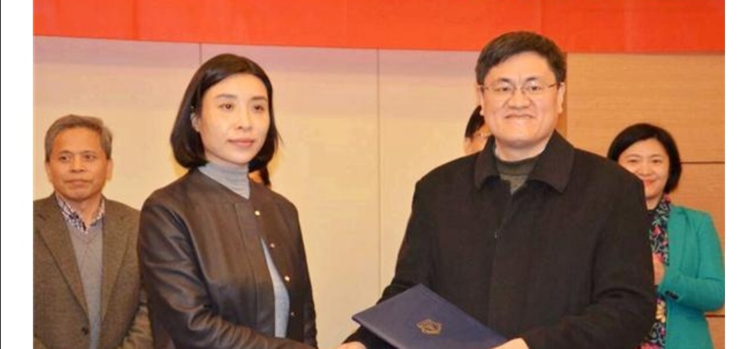 双十一|她接替丈夫送快递,将公司146亿卖给马云,今又靠路边生意赚百亿