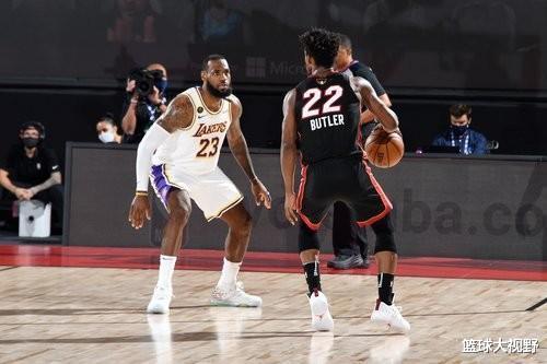 巴特勒|全美炸锅！巴特勒创74年最炸裂纪录！成历史第一人！美媒纷纷发推致敬