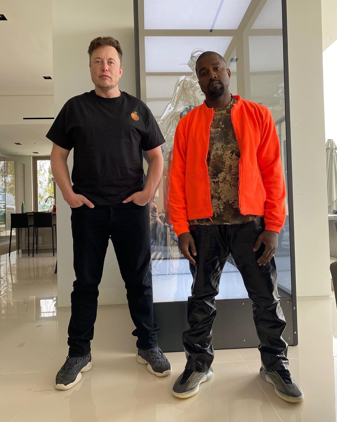 侃爷|特斯拉CEO也爱 Yeezy！与侃爷合照穿了这双