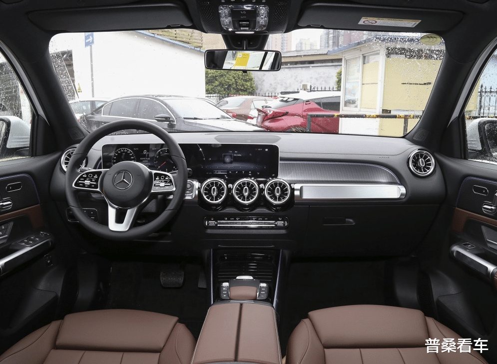 『奔驰GLC』连降6万让X1害怕!人称小号GLC,双天窗+64色氛围灯,关键还是7座