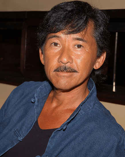 黄家驹▲谭咏麟曾劝他不要唱歌，黄家驹也不看好的他，后来在歌坛光芒万丈