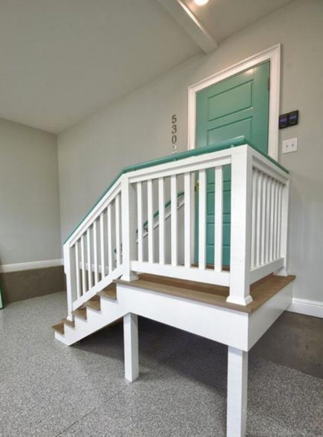 |头一次见这样的玄关设计！地面抬高50公分装台阶，回家好有仪式感