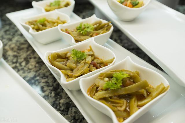 【癌细胞】对肾脏很不“友好”的4类食物，多吃一次，肾或伤一分，趁早忌口