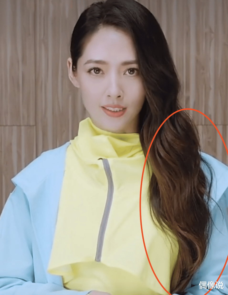 郭碧婷|郭碧婷刚出月子就烫染头发，新发型很妩媚，但产后发质真实