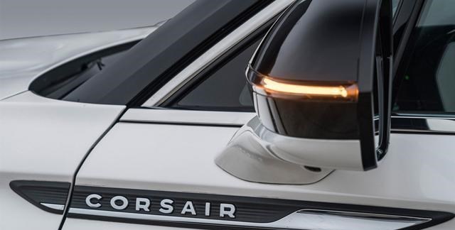 奔驰E级|长4615，连隔音都是双层，比Q3亲民更比X1霸气，一脚爆245马力