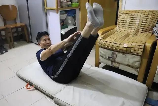 健身|79岁奶奶每天坚持平板支撑6分钟，跳绳1000个，这状态就问你服不服？