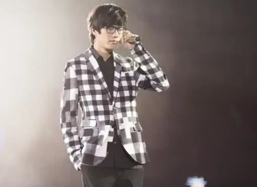 #娱乐圈#国内唯一不混娱乐圈的男歌手，演唱会从不宣传，却场场一票难求！