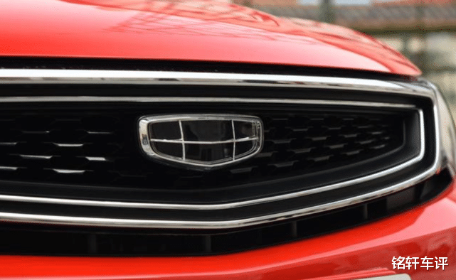 [吉利]吉利造出亲民“买菜车”！车标比大众还精致，颜值飙升油耗4毛