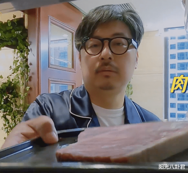 王岳伦|李湘王岳伦真壕！一天到晚只吃肉，不关冰箱门鸡蛋随便扔 ，难怪每个月吃7万