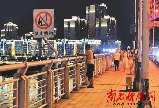 南充|大桥垂钓多隐患 市民：南充能否推出相关条例？