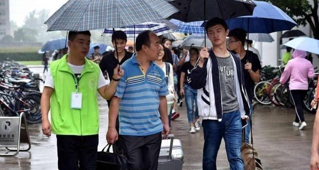 私立学校|多所高校发布最新通知,大学生迎来“坏消息”,大一新生:很意外