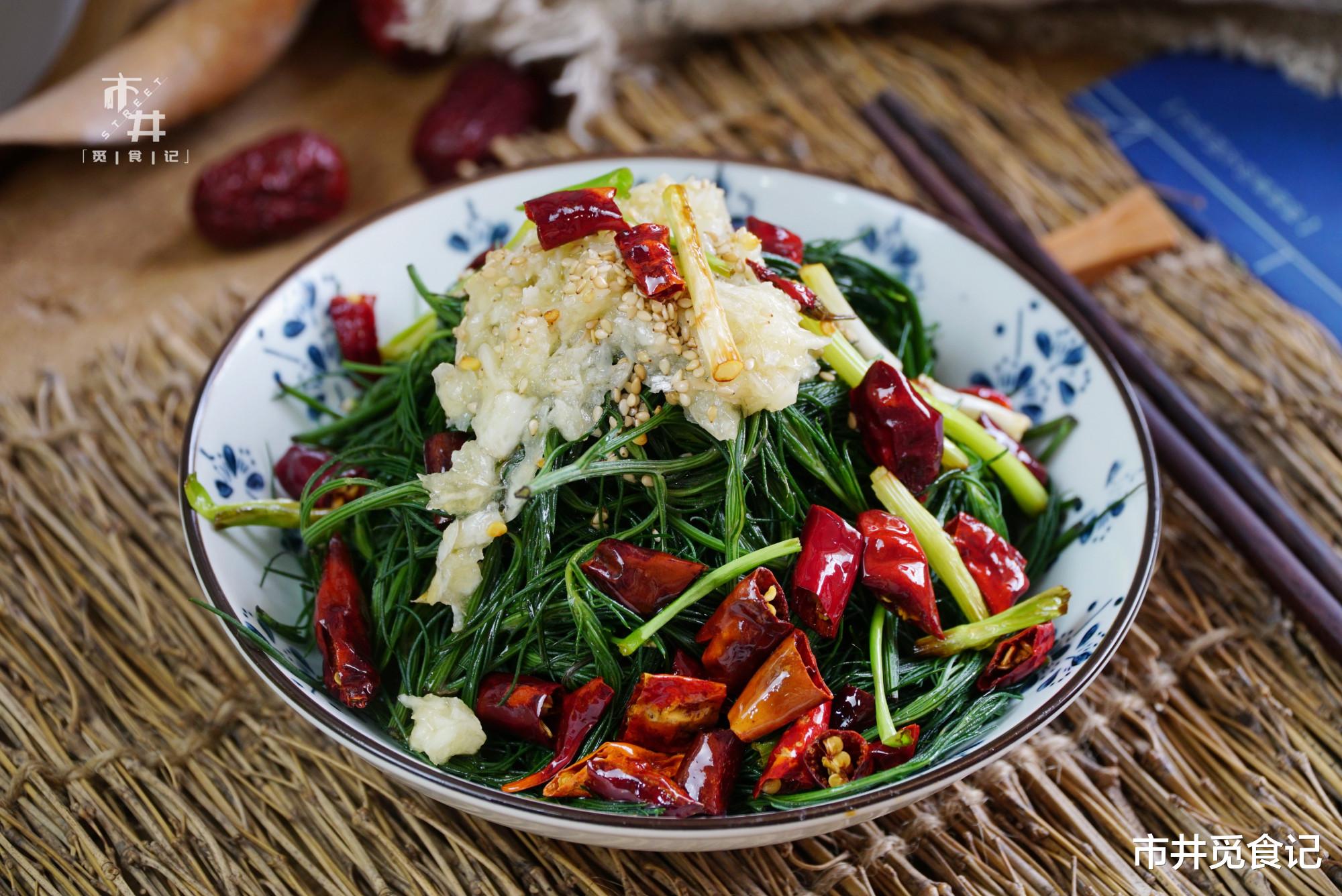 「凉拌」这“菜”长路边如杂草，爷爷却常采回家，总说年龄大了得多吃