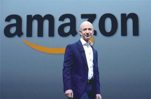 杰夫·贝佐斯@1岁时被生父遗弃，养父把他培养成首富，为报恩他送给养父1000亿