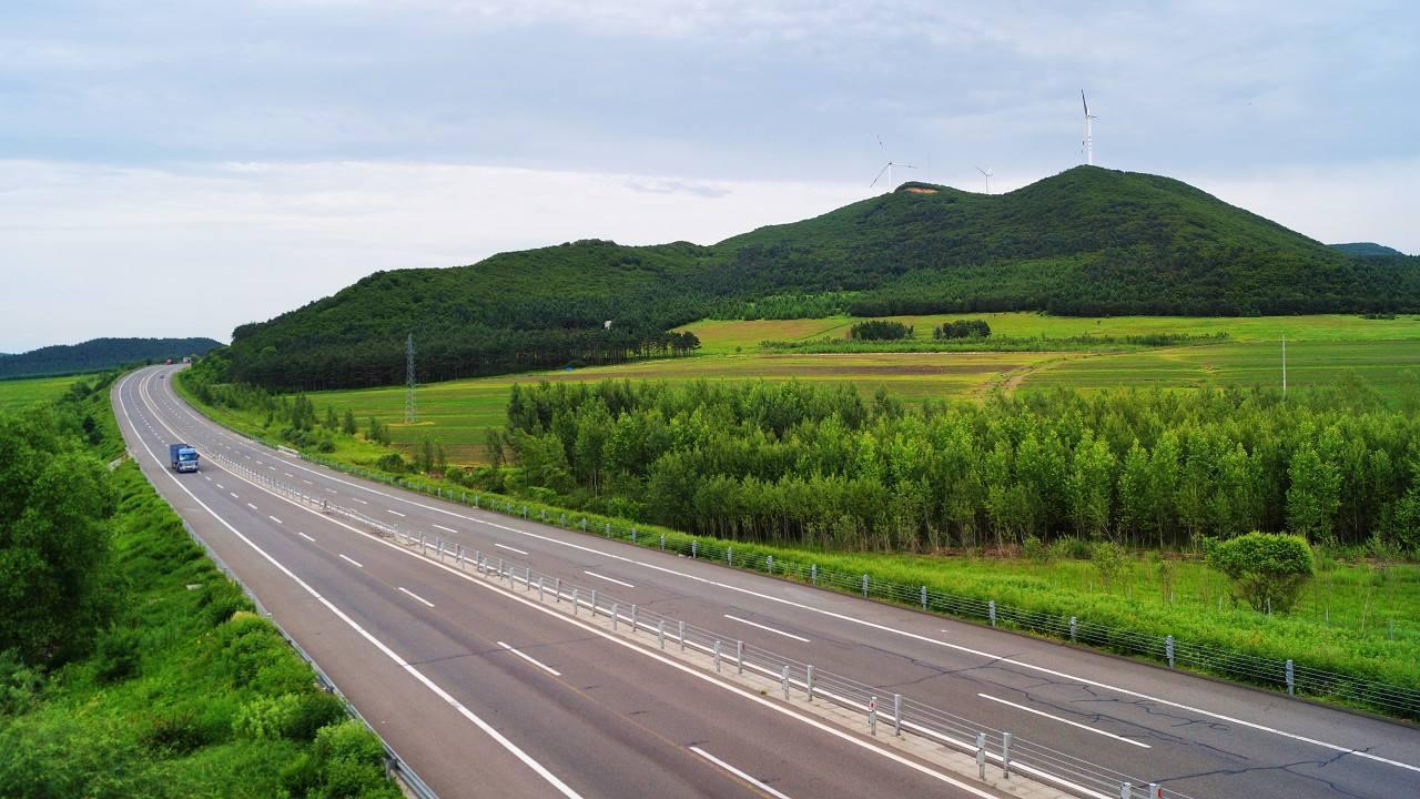 记忆中的旅行 四川修建一条成本高的高速公路，平均每公里造价1.33亿