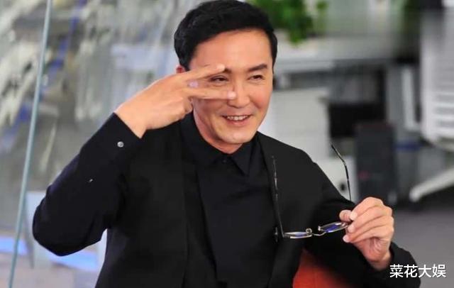 影视圈|62岁被儿子带进演艺圈，两部电影票房超85亿，如今比儿子还要红