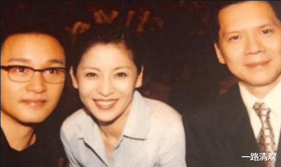 【向华强】有一种“前妻”叫丁佩，离婚后被向华强养40年，向太称她为姐