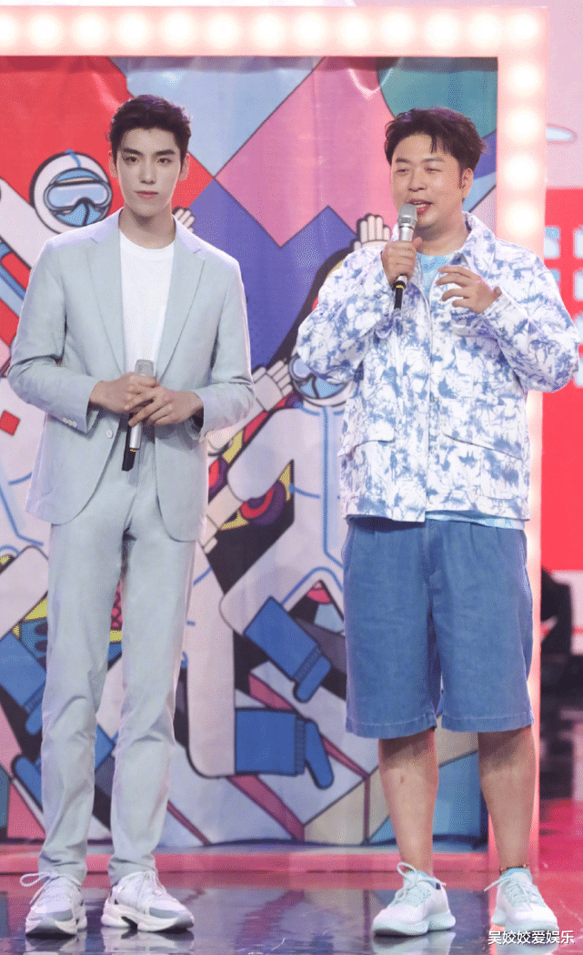 短裤▲终于信海涛“为爱减肥”成功！看他穿短裤的腿，说120斤都嫌多