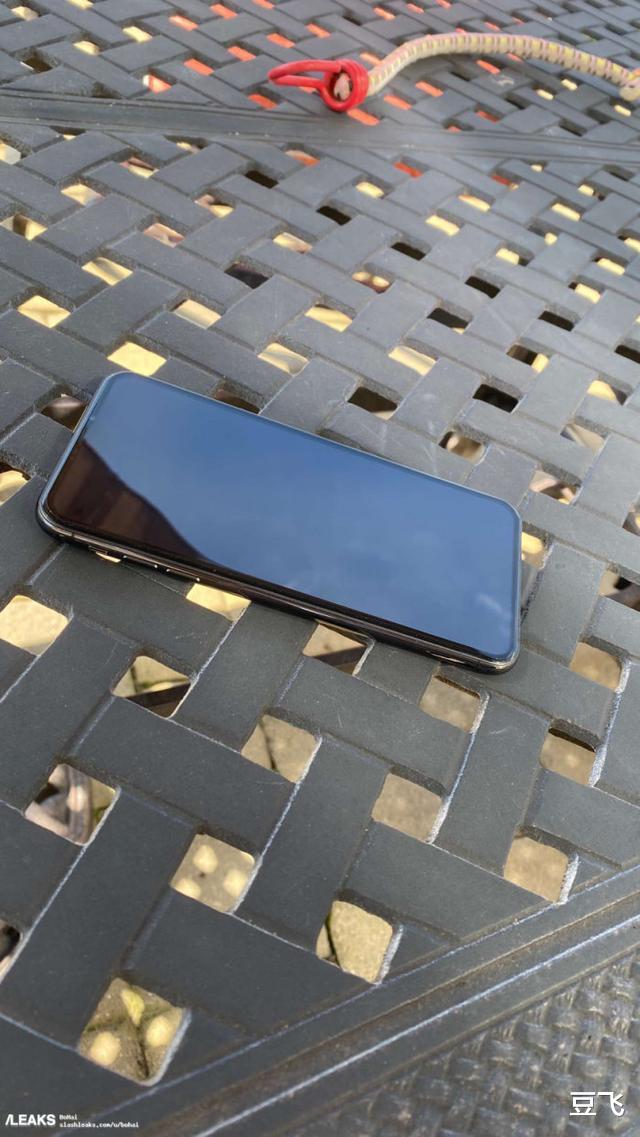 「iphone12」iPhone12 Pro真机谍照曝光，全面屏你好，欢迎！