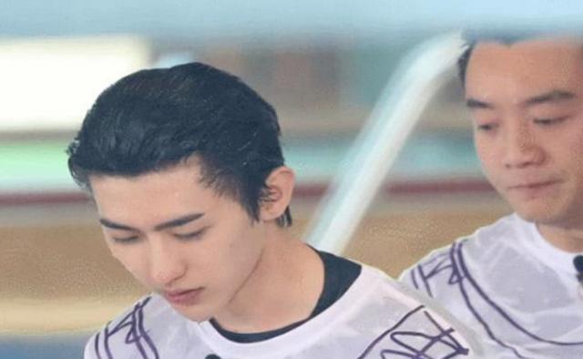 发型|发型有多重要？蔡徐坤落水后发型变化大，大背头的坤坤太帅了！