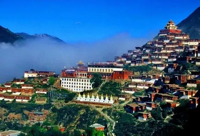 青海|头顶甘南,下接甘孜!青海又一隐世秘境出世,庆幸未火