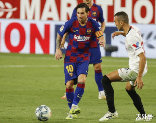 『皇家马德里』梅西罕见情绪失控暴怒推人+哑火！巴萨送大礼，皇马赢球可回榜首