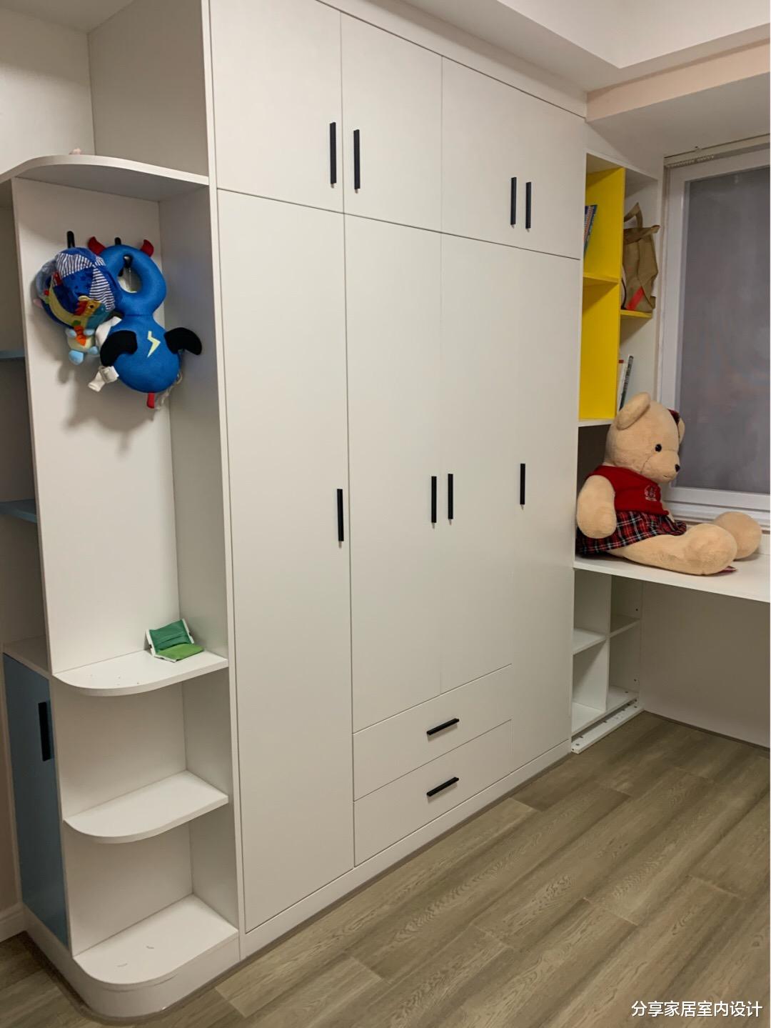 「」新房装修现代简约风格，电视墙非常喜欢，嵌入式的大酒柜很实用！