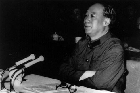 汪东兴|毛主席的警卫员，少将军衔，官至副主席，晚年却削职于家中养老！