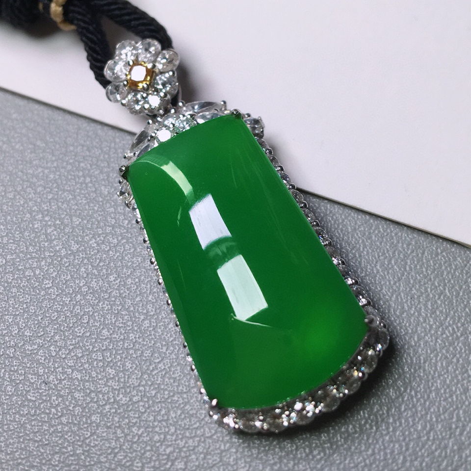 |造型简单的翡翠，为什么越来越受欢迎？