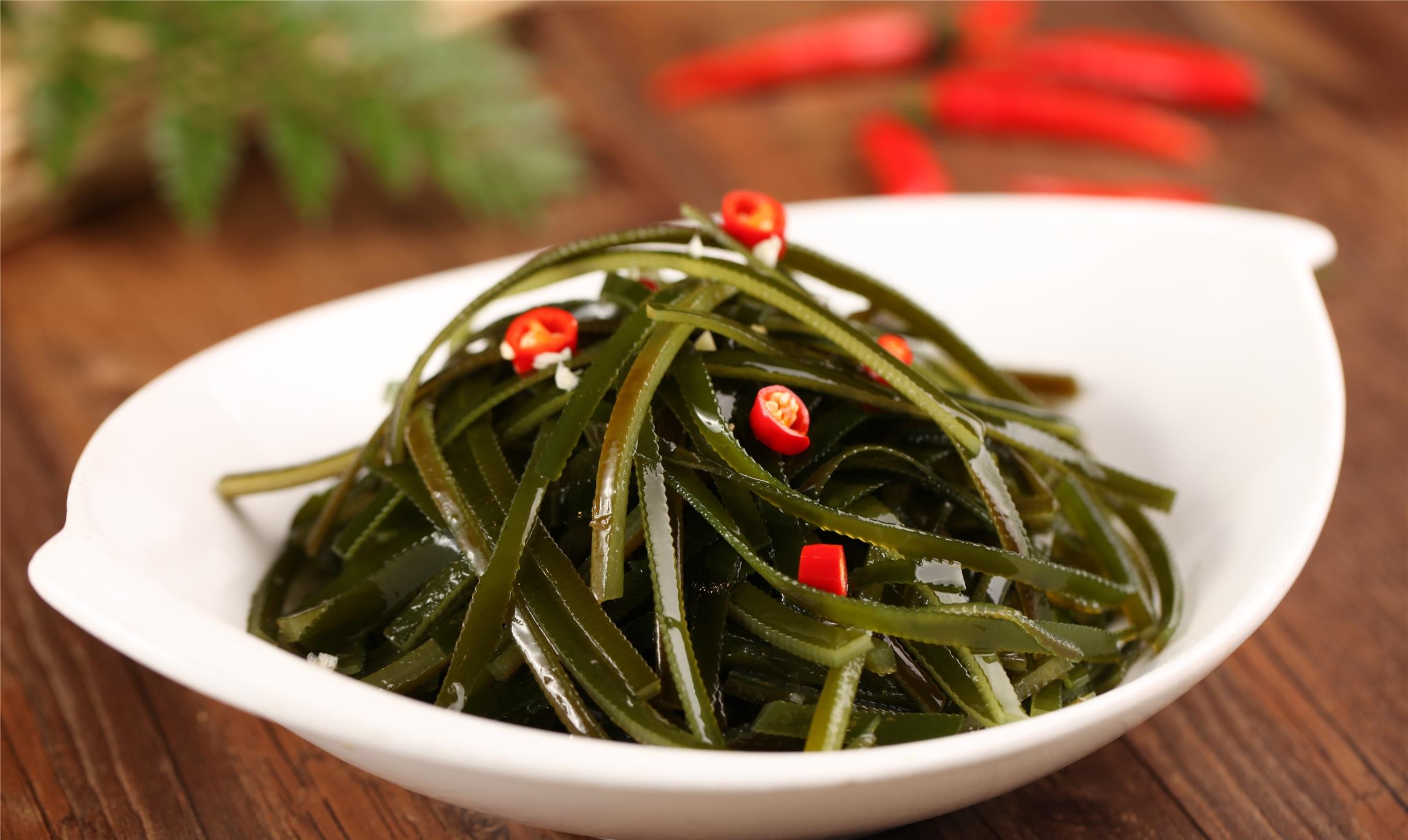 『黑木耳』36岁男子，突发脑梗离世，医生惋惜：经常吃3物，血管怎会受得了