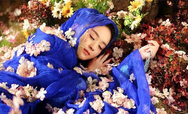 『杨幂』杨幂唐嫣、刘亦菲、刘诗诗、赵丽颖，八五花的故事比电视剧还精彩