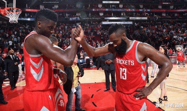 火箭队▲交易14+14内线!火箭重组阵容选对了?30+20新星为何弃之不用?