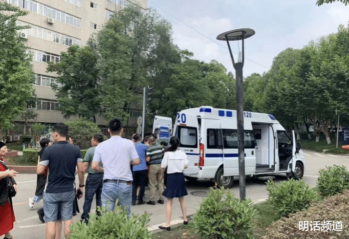 马加爵■毕业典礼上,女大学生为何持刀刺向两名女同学?