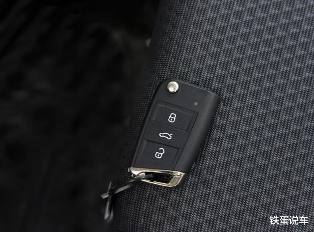 『大众速腾』新一代速腾,紧凑型中的B级车,9.89万配前后独立悬,油耗5.7升