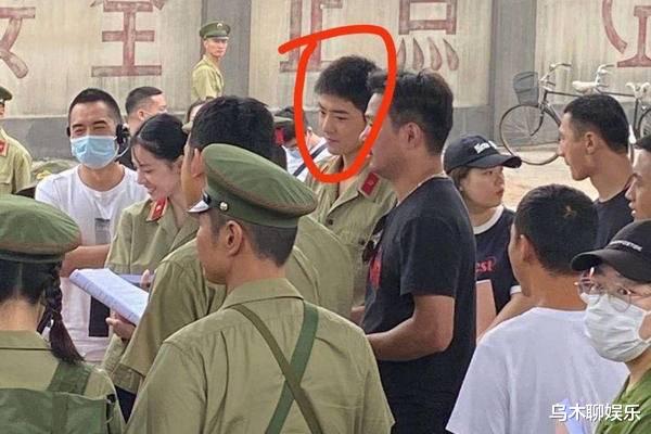 肖战|肖战新剧开拍?《王牌部队》搭档黄景瑜,寸头演绎热血军人形象
