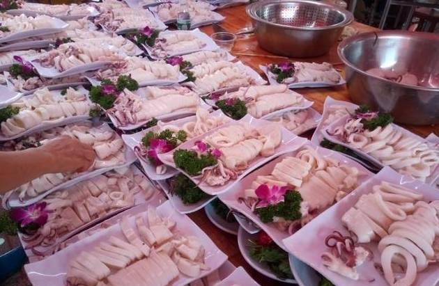 广东土豪荣归故里, 一千万打造8层豪华大别墅, 大宴全村!