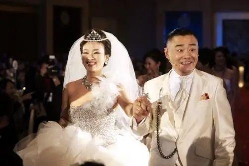 周立波|14岁成传奇，19岁名满上海滩，打瞎岳父傍富婆，周立波现在怎样了