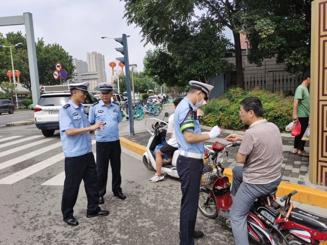 西安|双休日，街上全是交警，他们在干嘛？