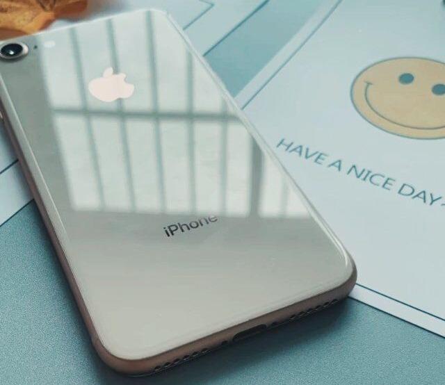 [iPhone 8]为何很多人买得起XSmax却坚持用苹果8？十年果粉给出回答一针见血