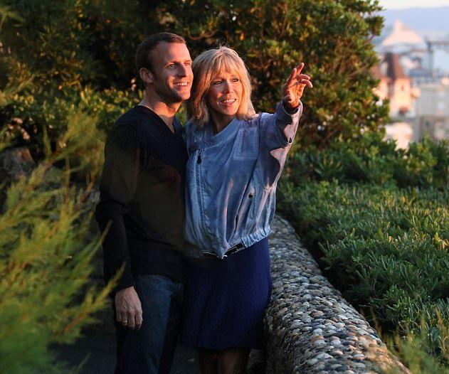 发型▲布丽吉特穿中国红真耀眼！配上月花4万的发型绝了，丹麦王妃都输