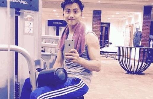 ?带你看看马天宇住的豪宅，连客厅都有衣服堆积，布置太乱了