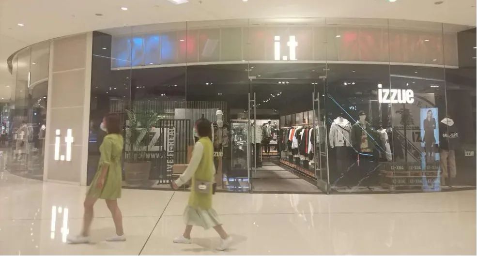 [手机游戏]潮牌鼻祖亏损逾7亿，股价两年跌掉70%：老板白手起家，迎娶邱淑贞