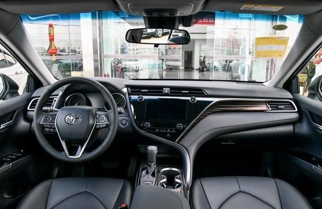 丰田凯美瑞|雅阁不“香”了，凯美瑞起配2.5L+8AT，油耗3毛钱，不足21万