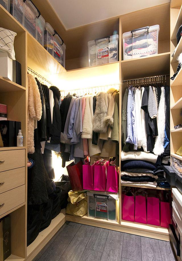 「」头次见卧室衣柜还能这样装，效果真心赞！朋友追着问我家具在哪买