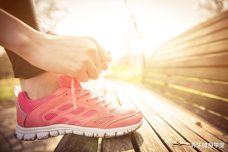 高血脂|血液粘稠和高血脂不一样,若身体有2个信号,或许是血脂过高