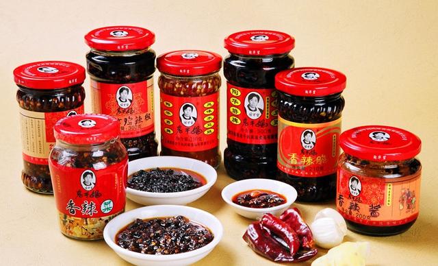 「老干妈」网友买100瓶老干妈，花8小时把“肉丁”全部挑出来，结果愣住了